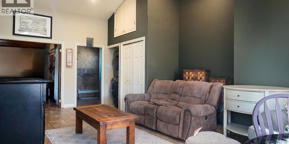 46 CHARLES STREET Kitimat Photo 12