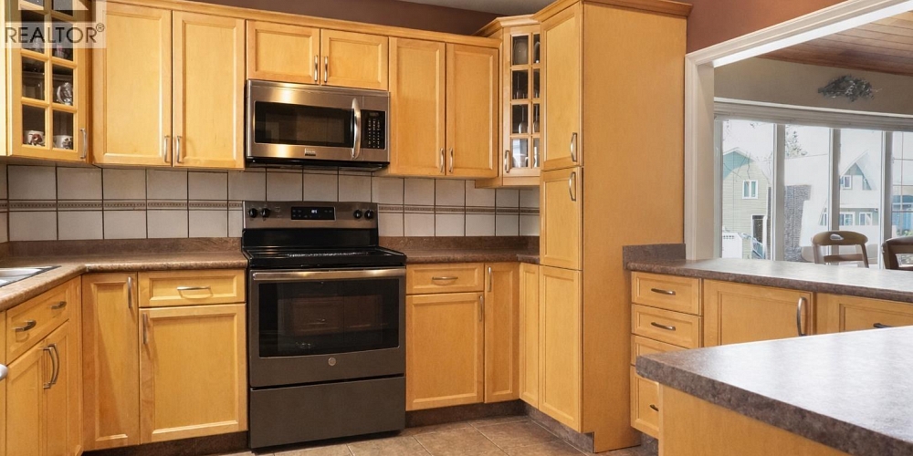 46 CHARLES STREET Kitimat Photo 2