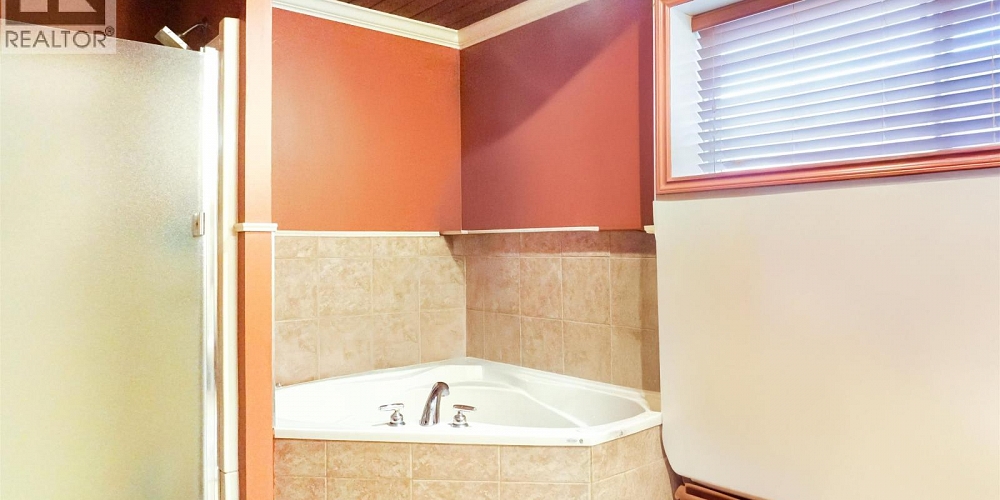 46 CHARLES STREET Kitimat Photo 20