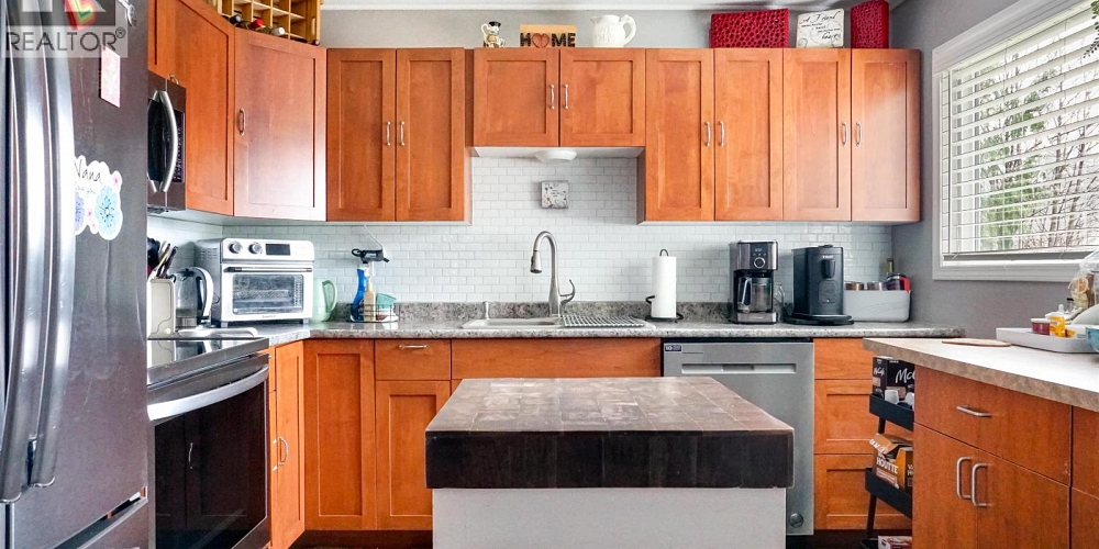 121 LIARD STREET Kitimat Photo 3