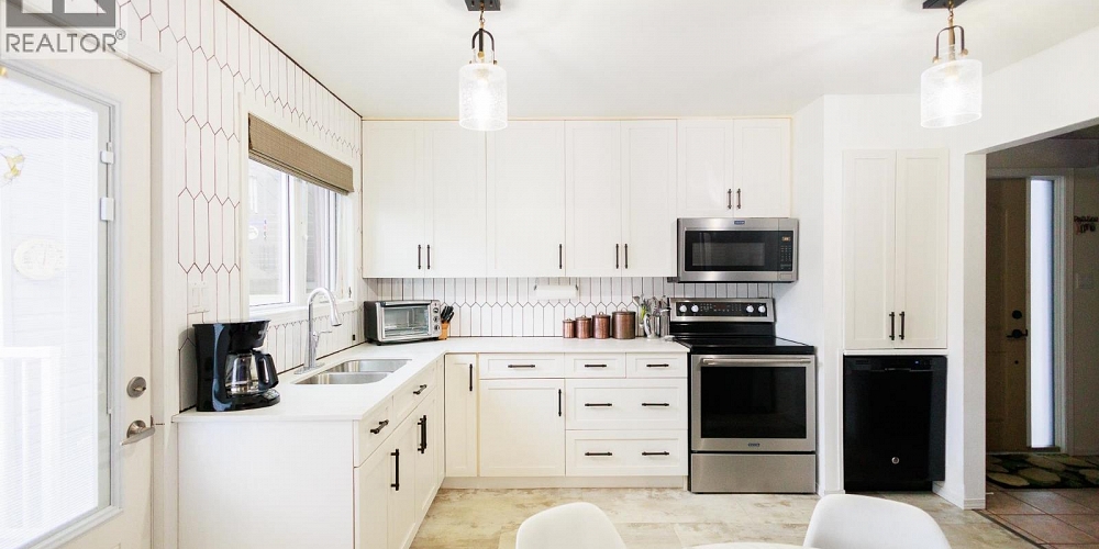 60 DUNN STREET Kitimat Photo 2