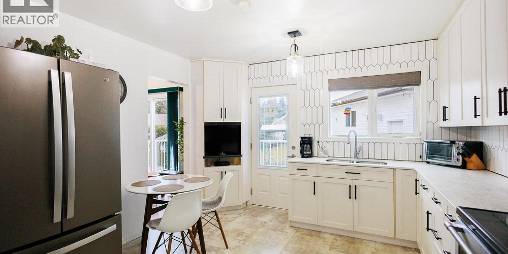 60 DUNN STREET Kitimat Photo 3