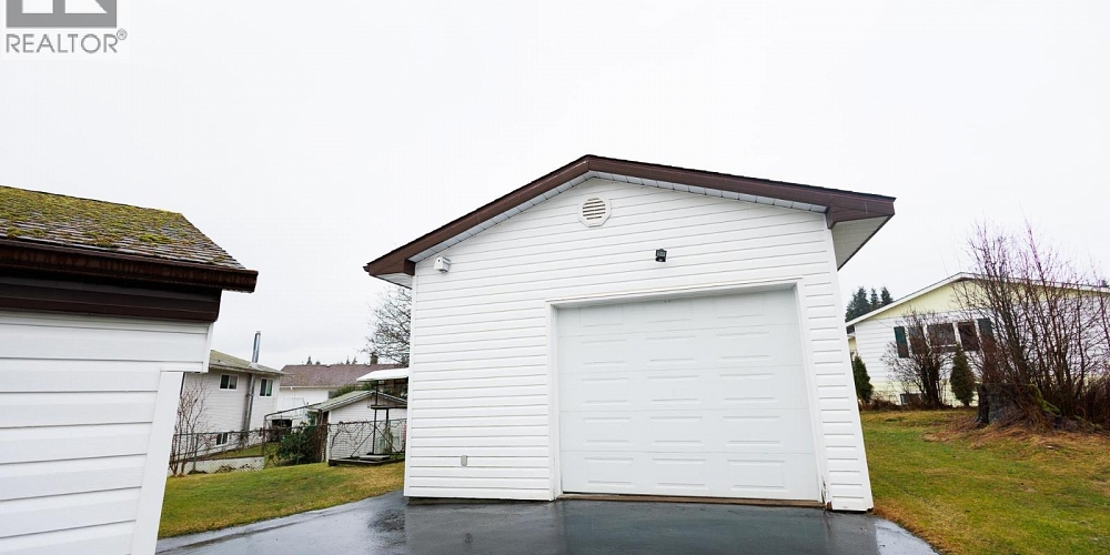 60 DUNN STREET Kitimat Photo 32
