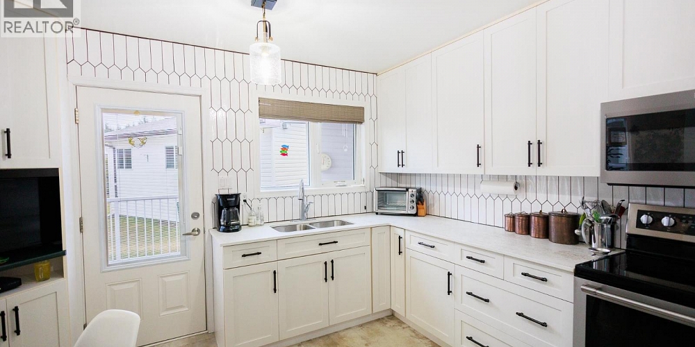 60 DUNN STREET Kitimat Photo 4