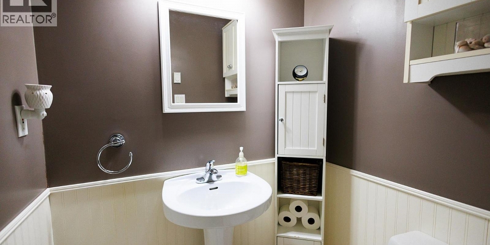 60 DUNN STREET Kitimat Photo 8