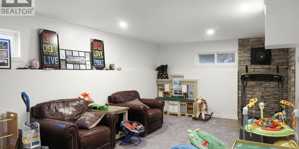 63 DUNN STREET Kitimat Photo 10