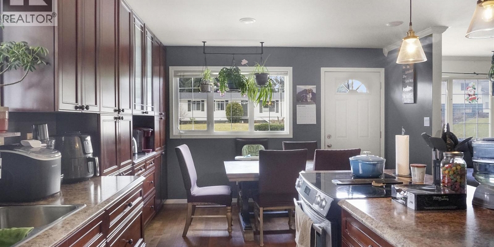 63 DUNN STREET Kitimat Photo 6