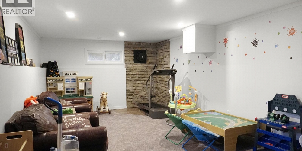 63 DUNN STREET Kitimat Photo 9