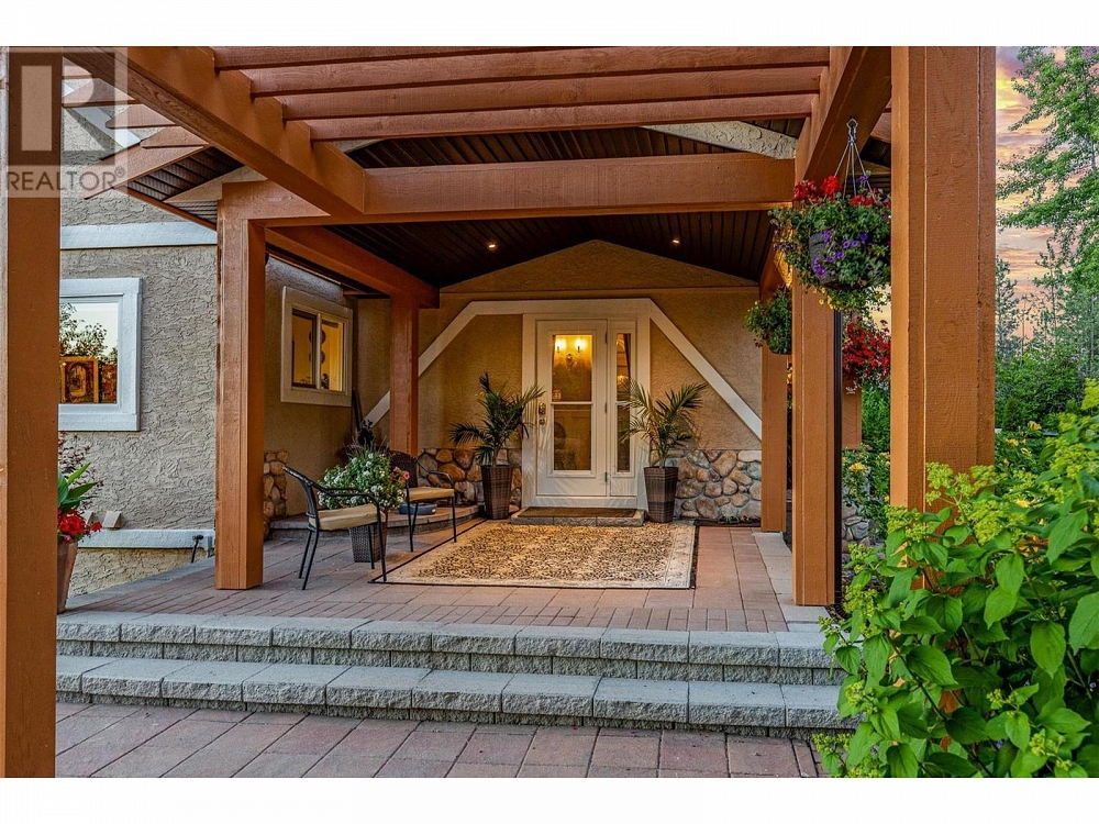 3668 Luxmoore Road Kelowna Photo 4