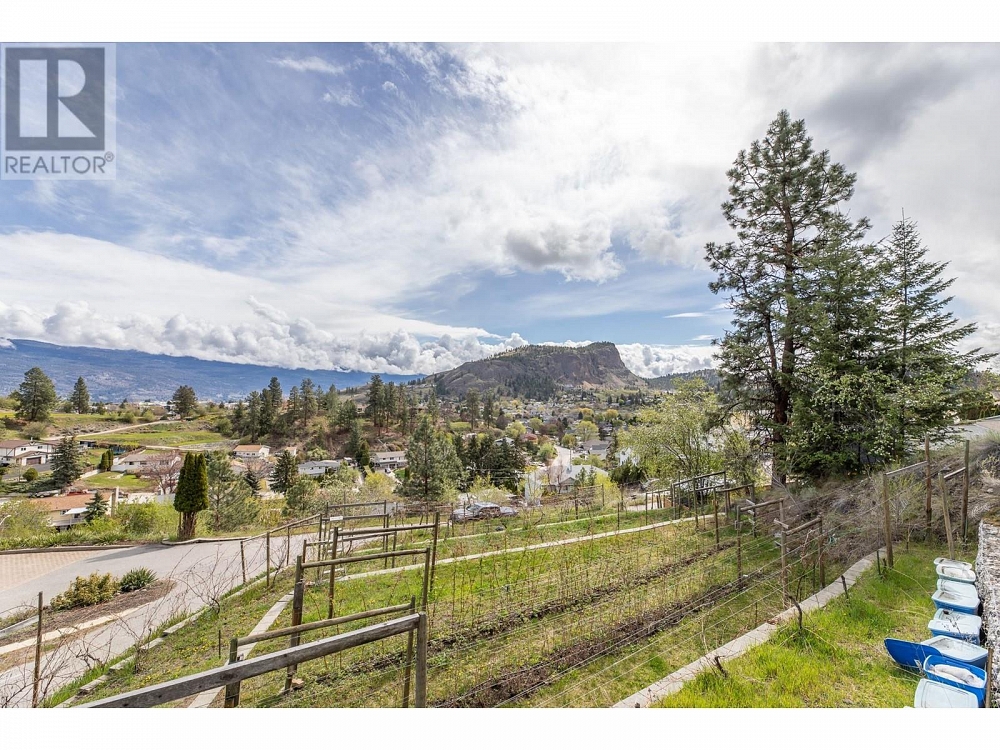 12596 Taylor Place Summerland Photo 3
