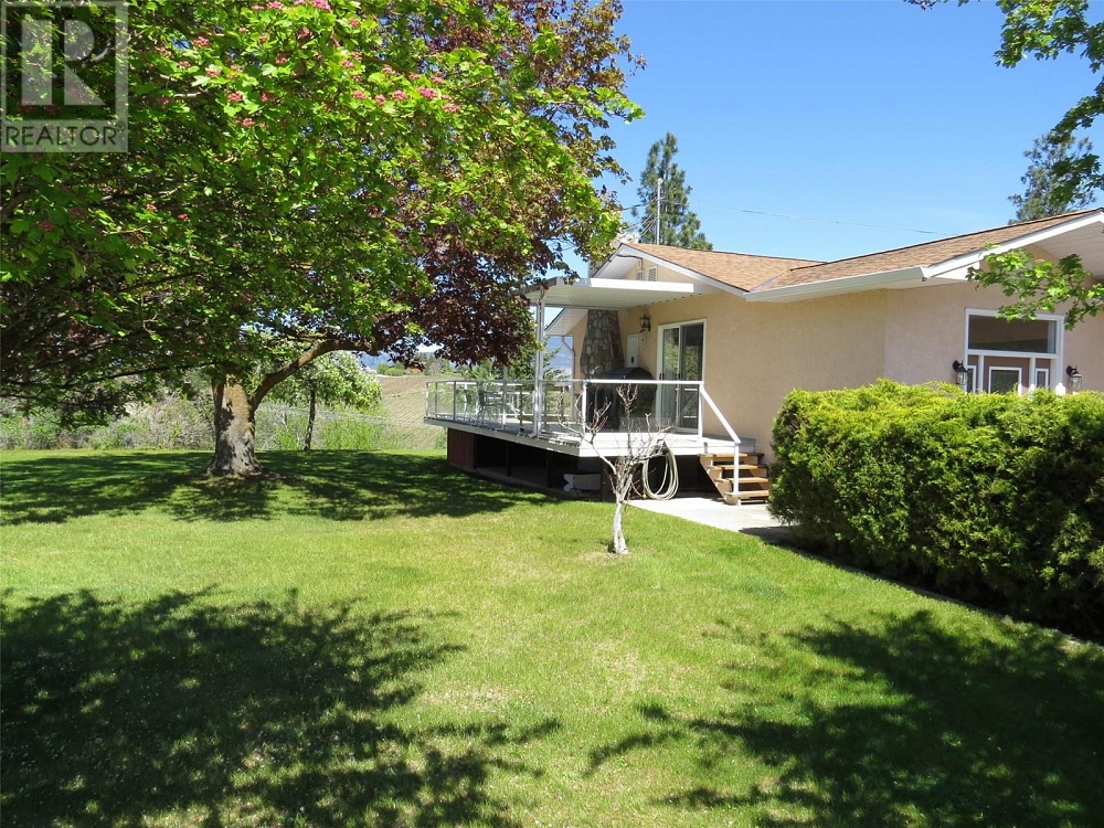 6708 English Avenue Summerland Photo 2