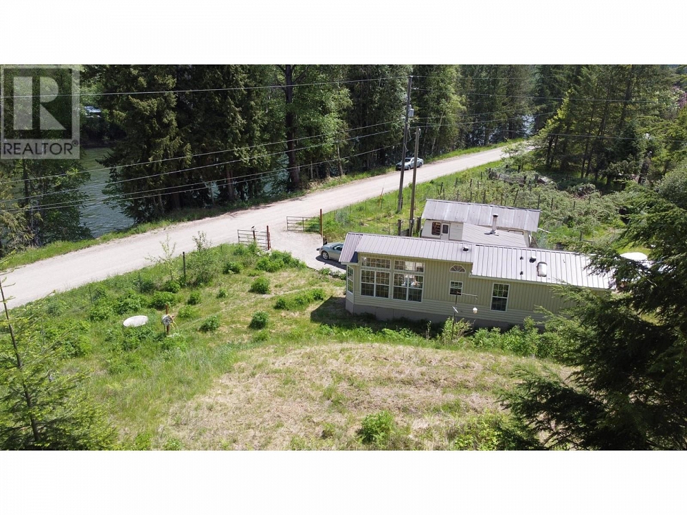 2467 SLOCAN VALLEY  WEST Road Slocan Park Photo 11