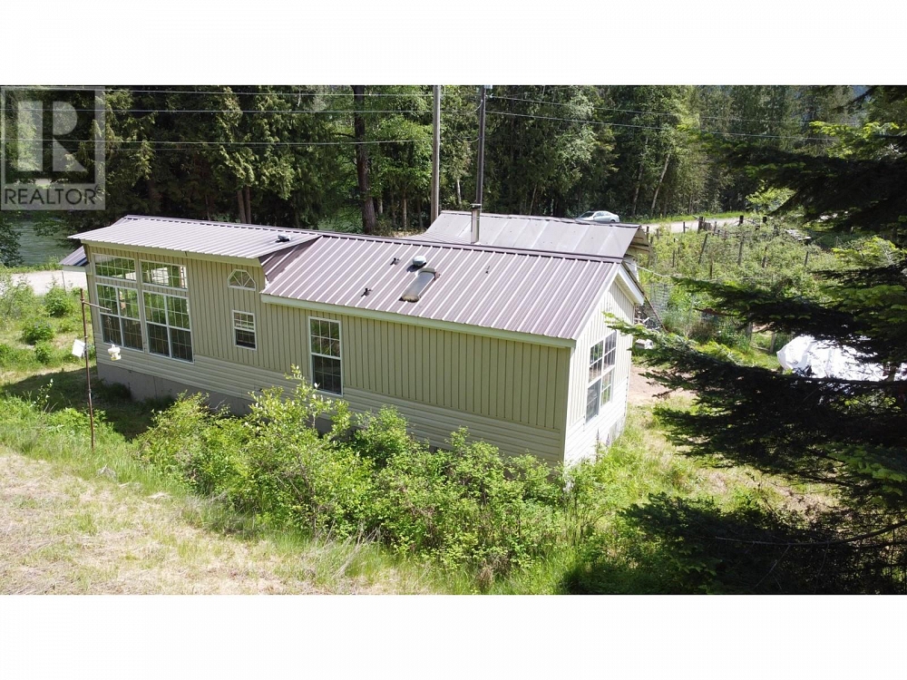 2467 SLOCAN VALLEY  WEST Road Slocan Park Photo 5