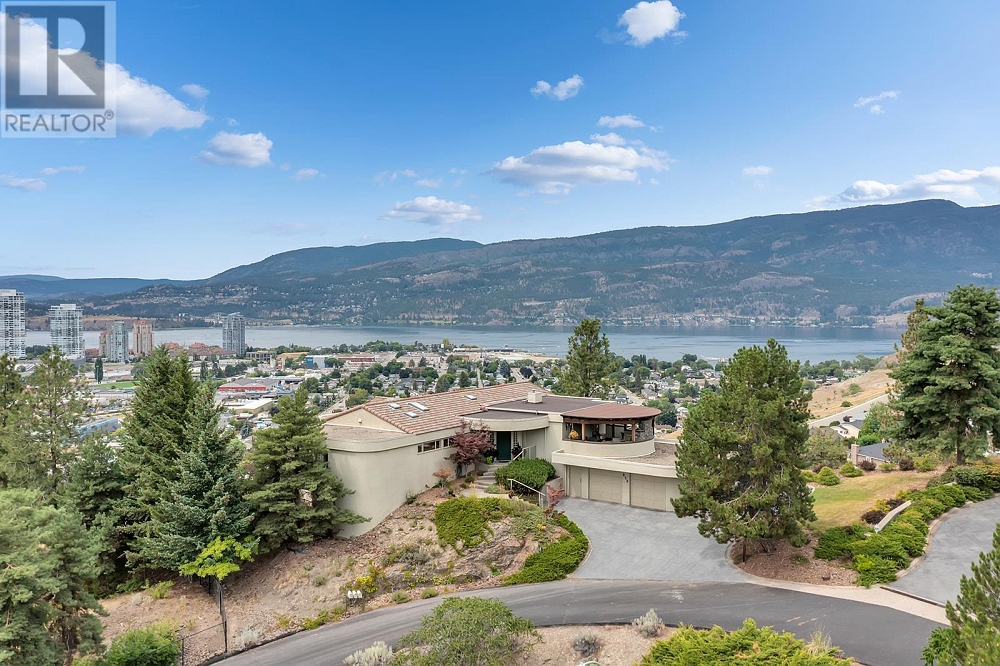 828 Mount Royal Drive Kelowna Photo 2