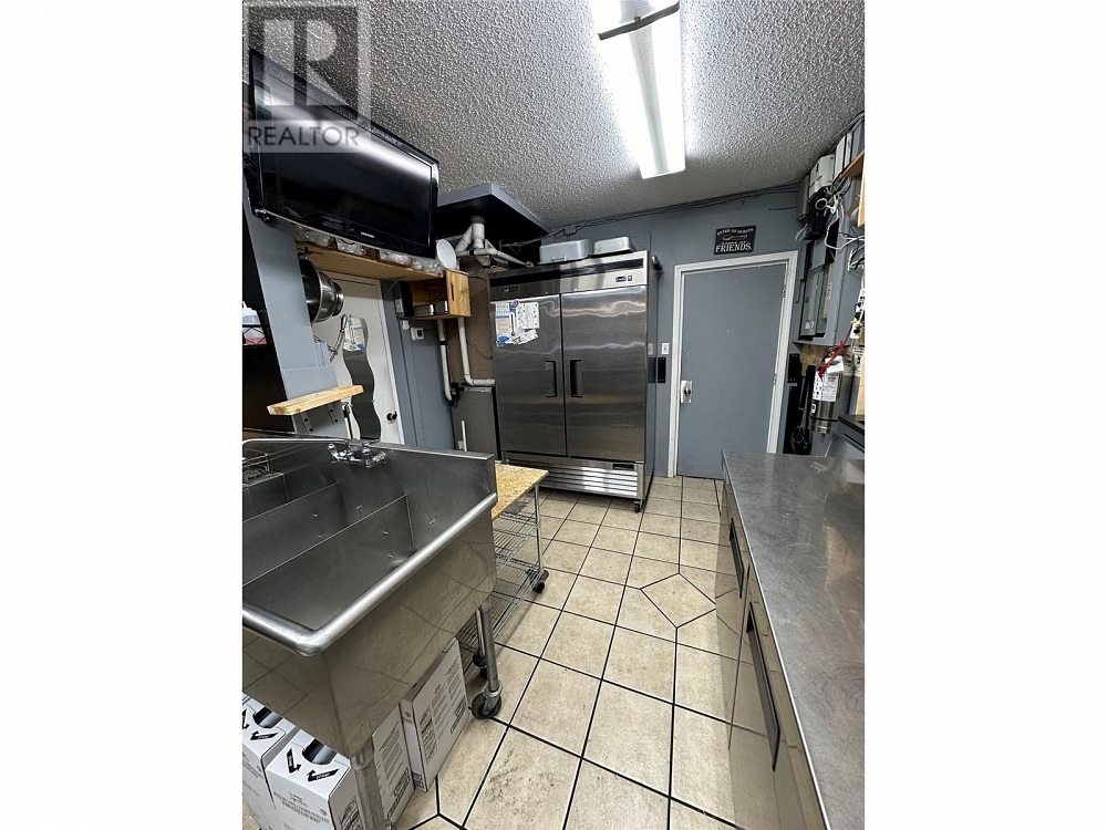 5860A Beach Avenue Peachland Photo 2