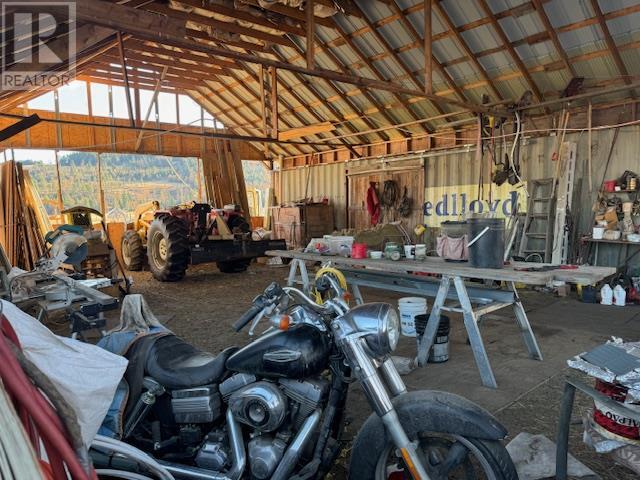 5605 Highway 3 Bridesville Photo 4