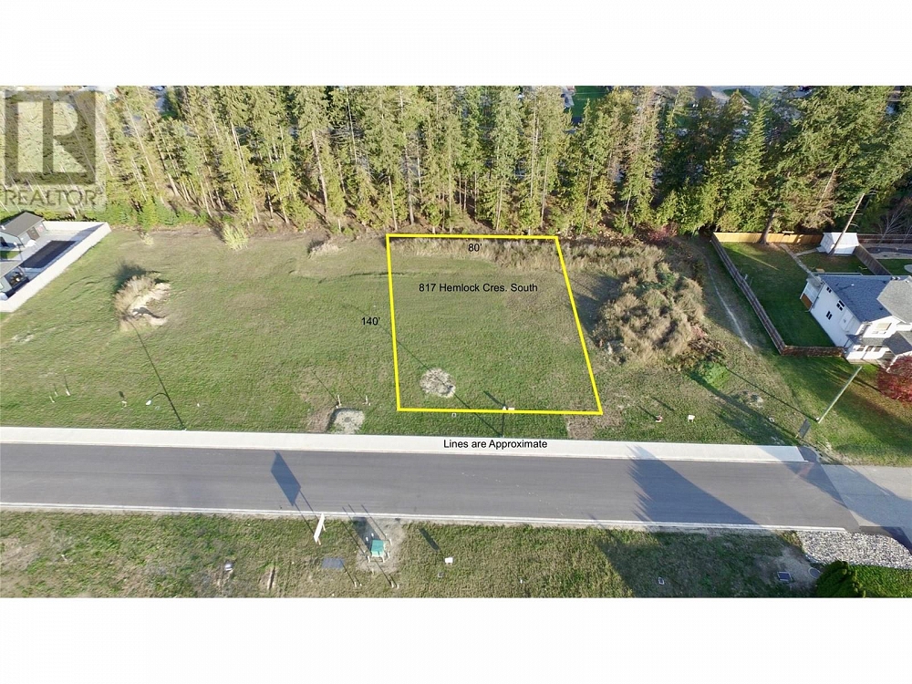 817 Hemlock Crescent S Sicamous Photo 5
