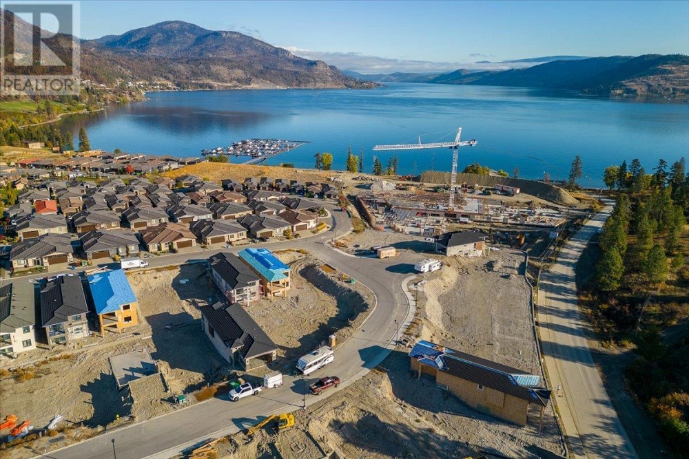 1688 Harbour View Crescent Kelowna Photo 2