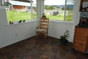 4435 Hallam Road - Photo 8