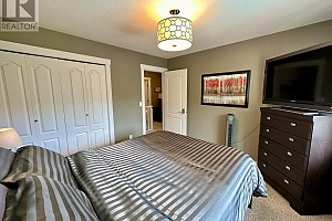 3911 Lakevale Place - Photo 32