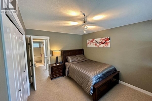 3911 Lakevale Place - Photo 33