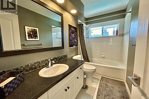 3911 Lakevale Place - Photo 35