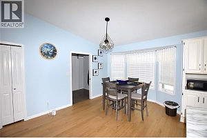 404 Hummingbird Avenue - Photo 9