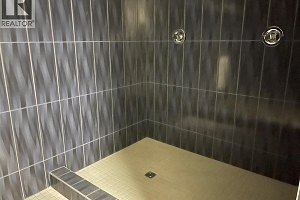 1837 Shuswap Avenue - Photo 17