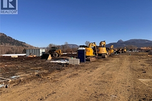 1837 Shuswap Avenue - Photo 20