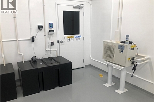 1837 Shuswap Avenue - Photo 4