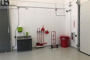 1837 Shuswap Avenue - Photo 9