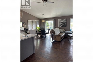 2670 Glenmore Road N - Photo 2