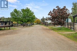 3830 Casorso Road - Photo 48