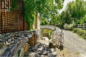 3672 Luxmoore Road - Photo 35