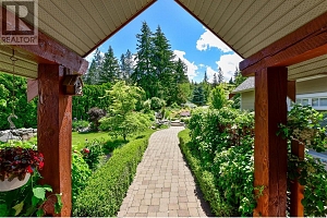3672 Luxmoore Road - Photo 51