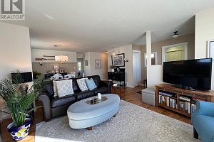 814 8 Avenue - Photo 2
