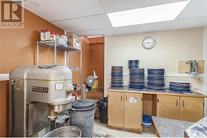 2037 Shuswap Avenue - Photo 19