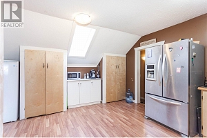 2037 Shuswap Avenue - Photo 20