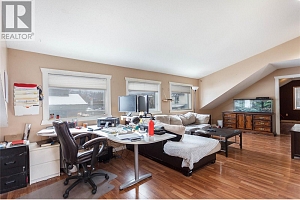 2037 Shuswap Avenue - Photo 23