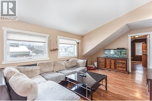 2037 Shuswap Avenue - Photo 24