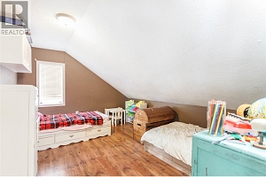 2037 Shuswap Avenue - Photo 27