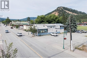 2037 Shuswap Avenue - Photo 4