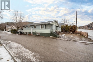 3004 37 Street - Photo 3
