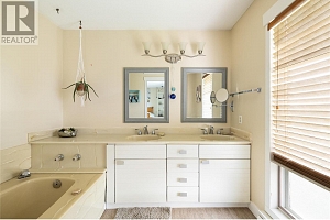 5620 Neil Road - Photo 48