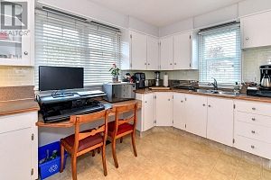 795 Elliot Avenue - Photo 4