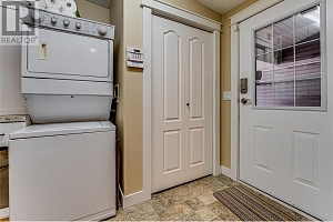 2727 Lakeshore Road Unit# 105 - Photo 33
