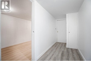 7880 Pleasant Valley Road - Photo 32