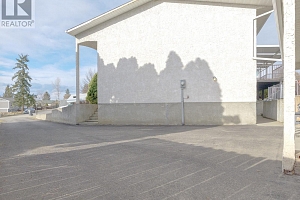 5715 Richards Crescent - Photo 2