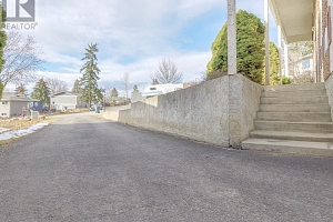 5715 Richards Crescent - Photo 4