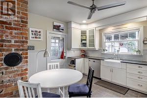 1537 Lakeview Street - Photo 10